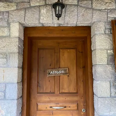 Mezonetes Helmos Apartmán *