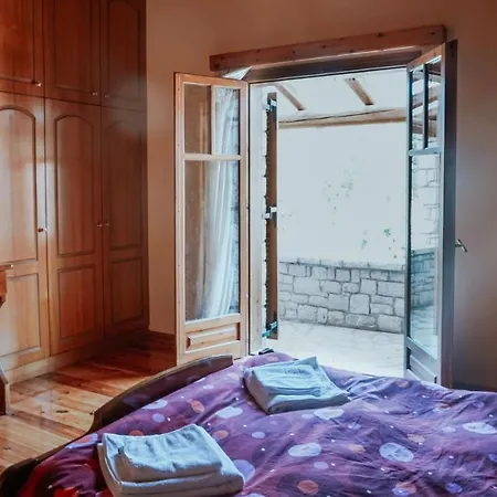 Mezonetes Helmos Apartmán *