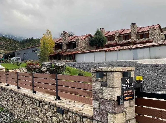 Mezonetes Helmos * Áno Luszí