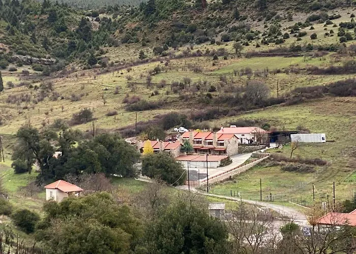 Mezonetes Helmos Apartman Áno Luszí