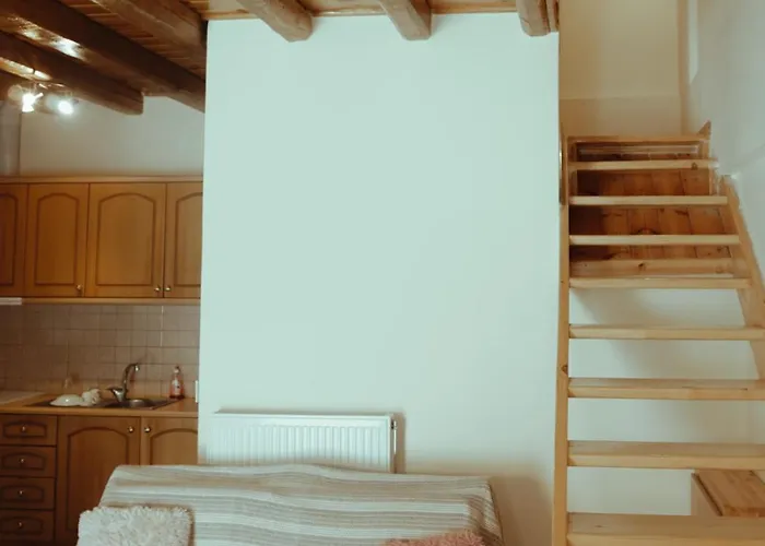 Mezonetes Helmos * Ano Lousoi